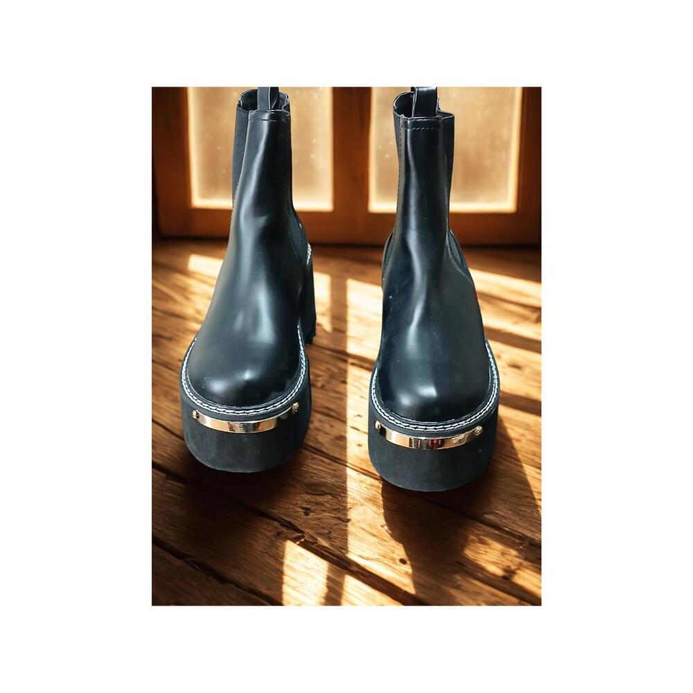 Chic Black Platform Chelsea Boots